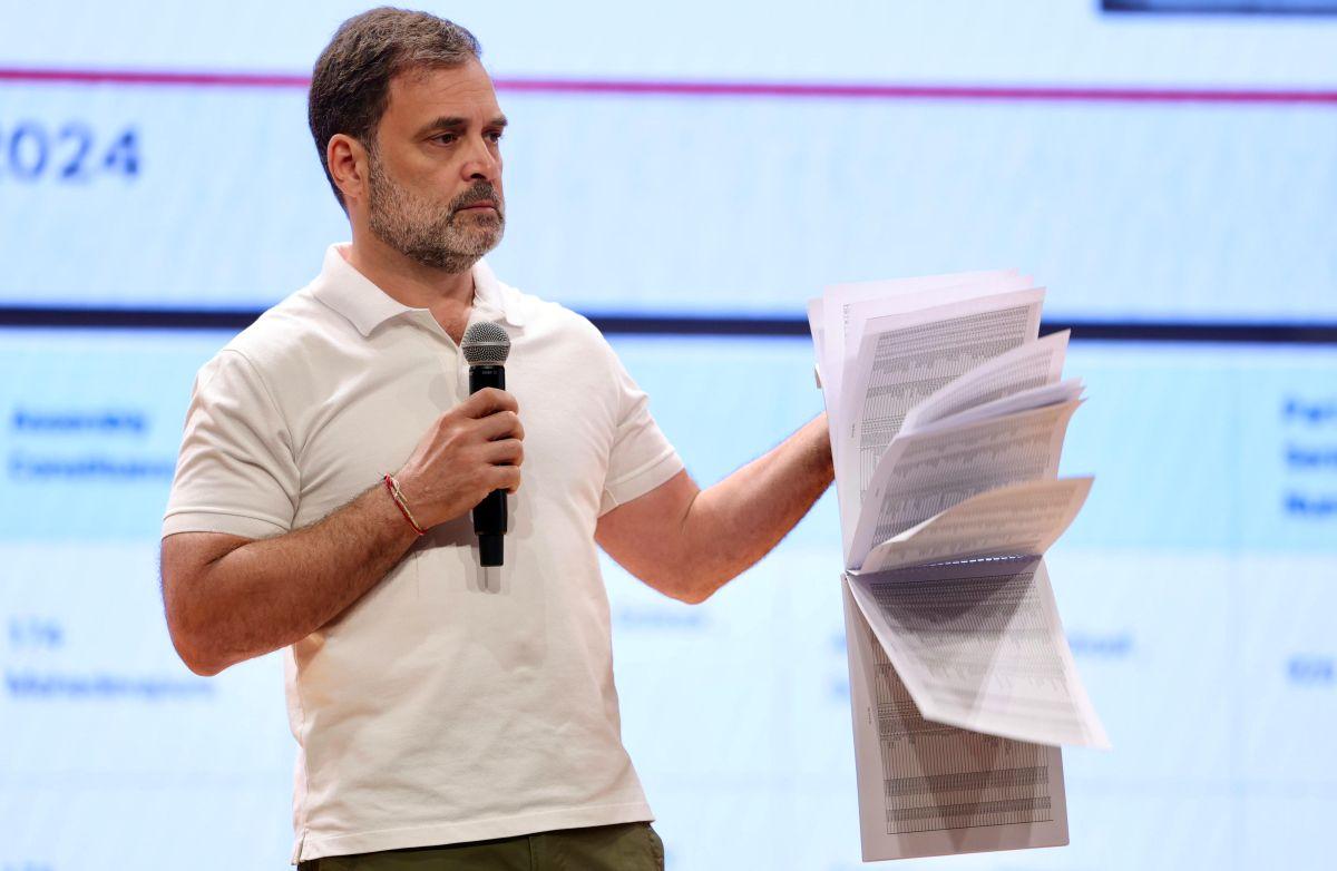 K'taka CEO issues notice to Rahul over 'vote chori' claim - Rediff.com