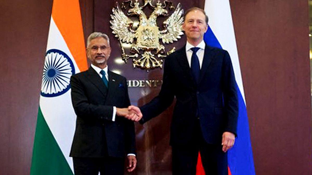 印度外交部長蘇傑生與俄羅斯第一副總理丹尼斯·曼圖羅夫在莫斯科會面