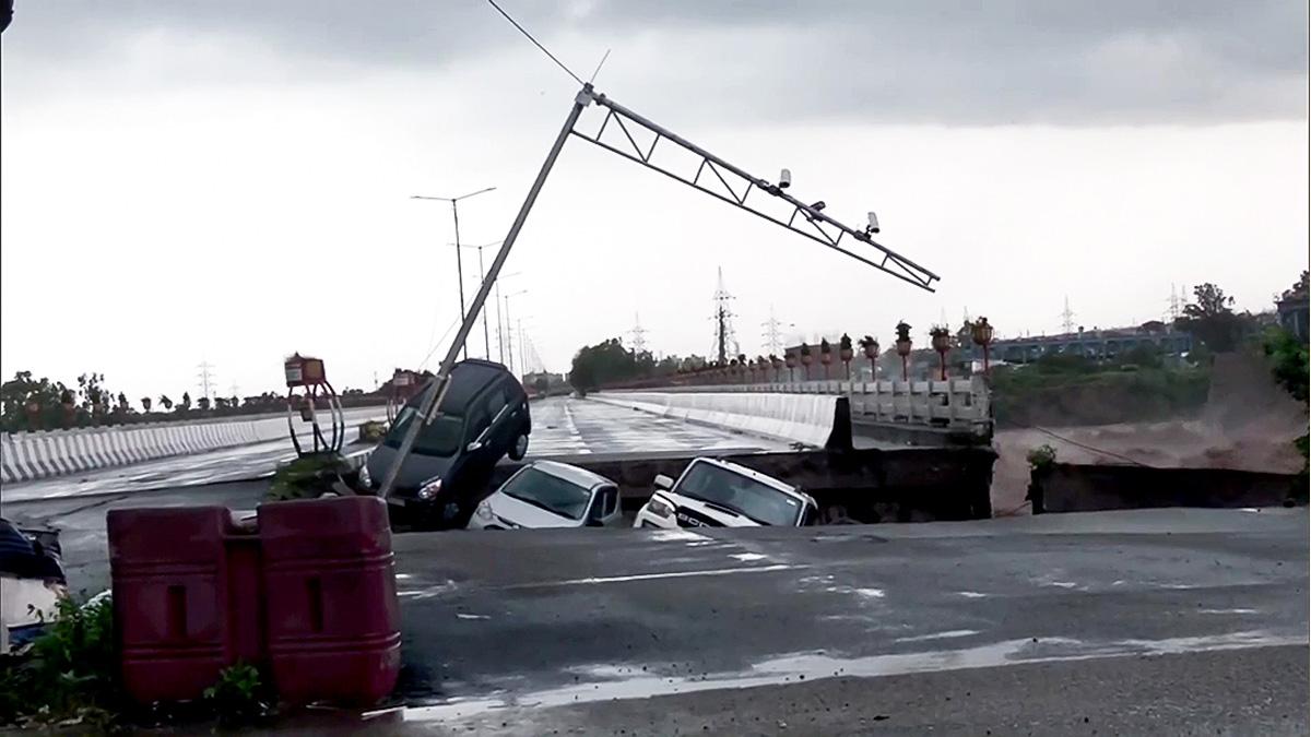 Road collapse near fourth Tawi bridge due to heavy rainfall