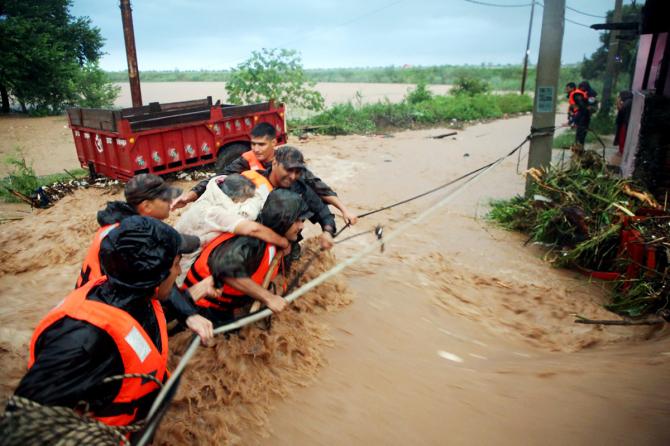 Army conducts rescue operation in flood-affected Jammu areas Army conducts rescue operation in flood-affected Jammu areas