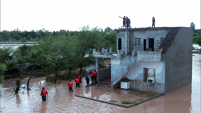 Army and SDRF joint rescue operation during Jammu floods Army and SDRF joint rescue operation during Jammu floods