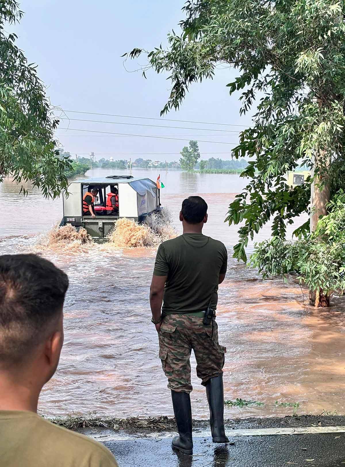 Indian Army uses ATOR N1200 SMV for Ramdas flood rescue operations Indian Army uses ATOR N1200 SMV for Ramdas flood rescue operations