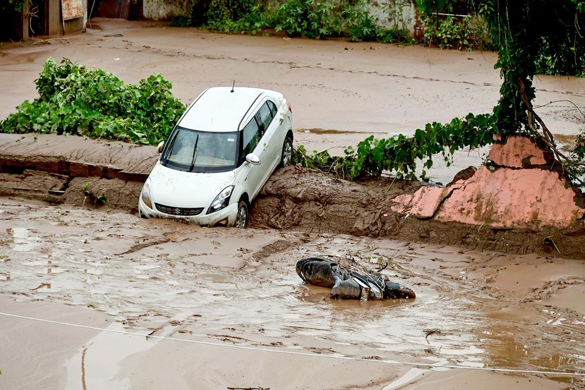 Vehicles washed away by flash flood near Peer Kho area Jammu
