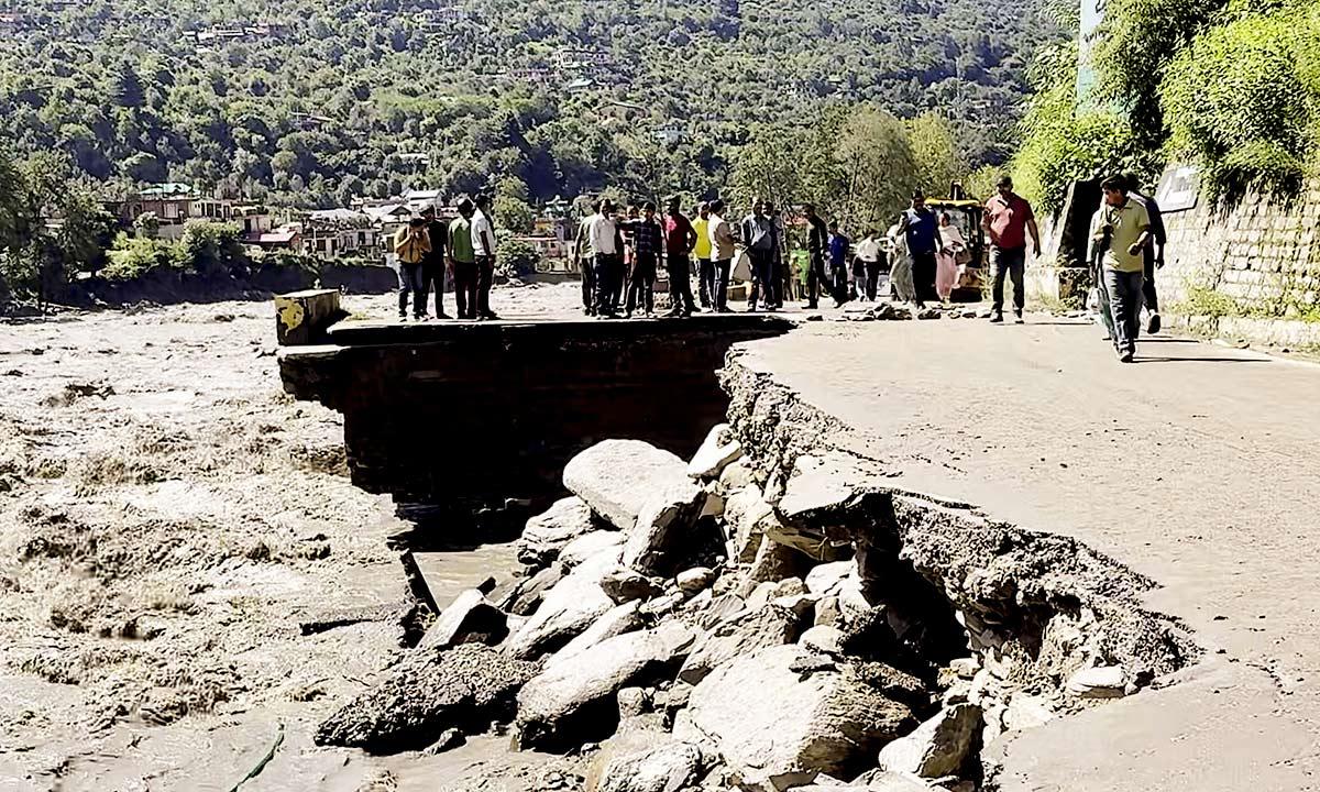 Chandigarh-Manali National Highway collapses due to Beas river rise