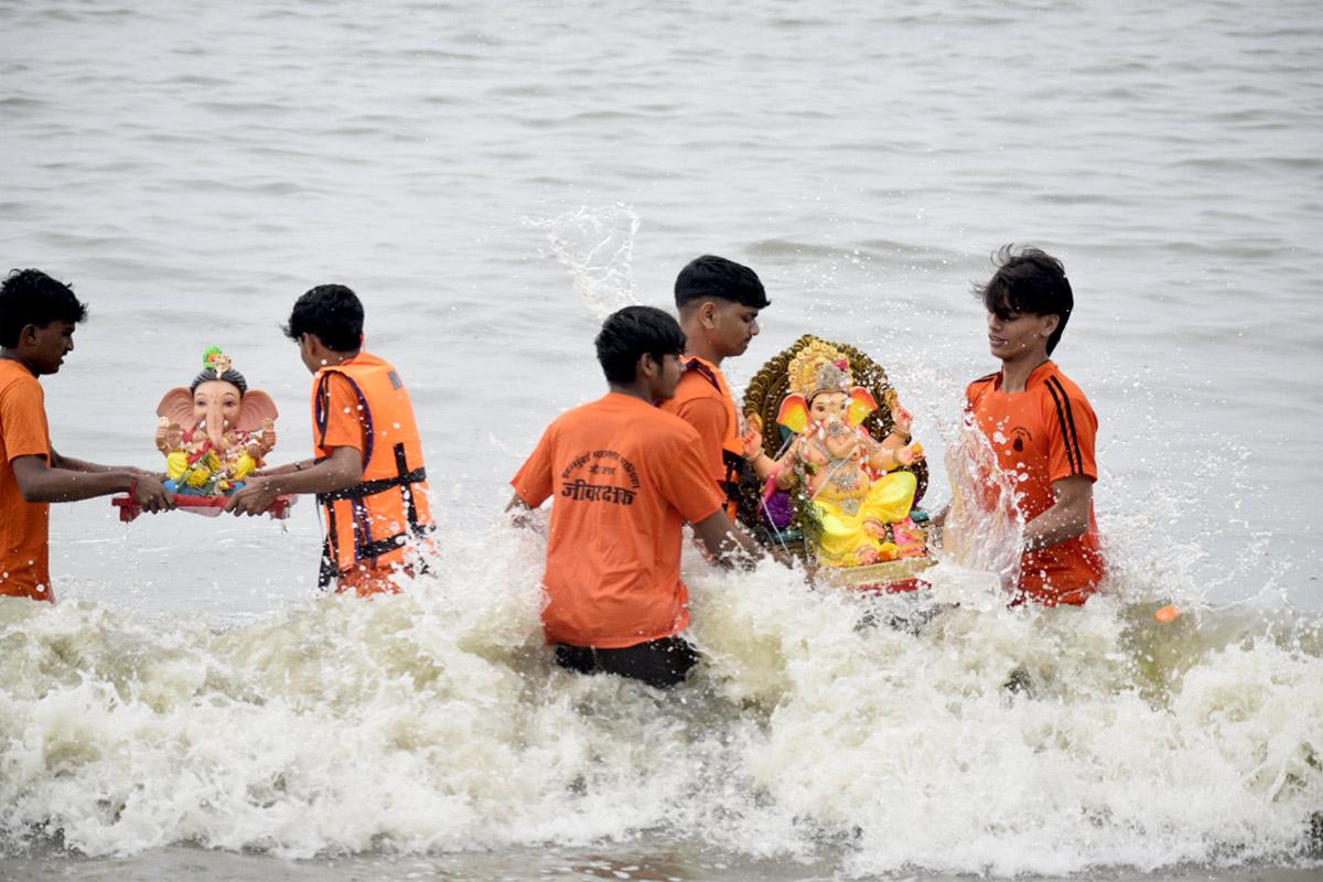 Ganpati visarjan festivities with devotees at Mumbai Chowpatty Ganpati visarjan festivities with devotees at Mumbai Chowpatty