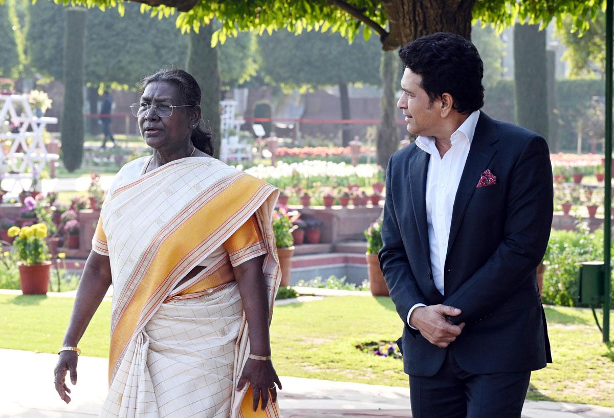 Sachin Tendulkar with President Droupadi Murmu