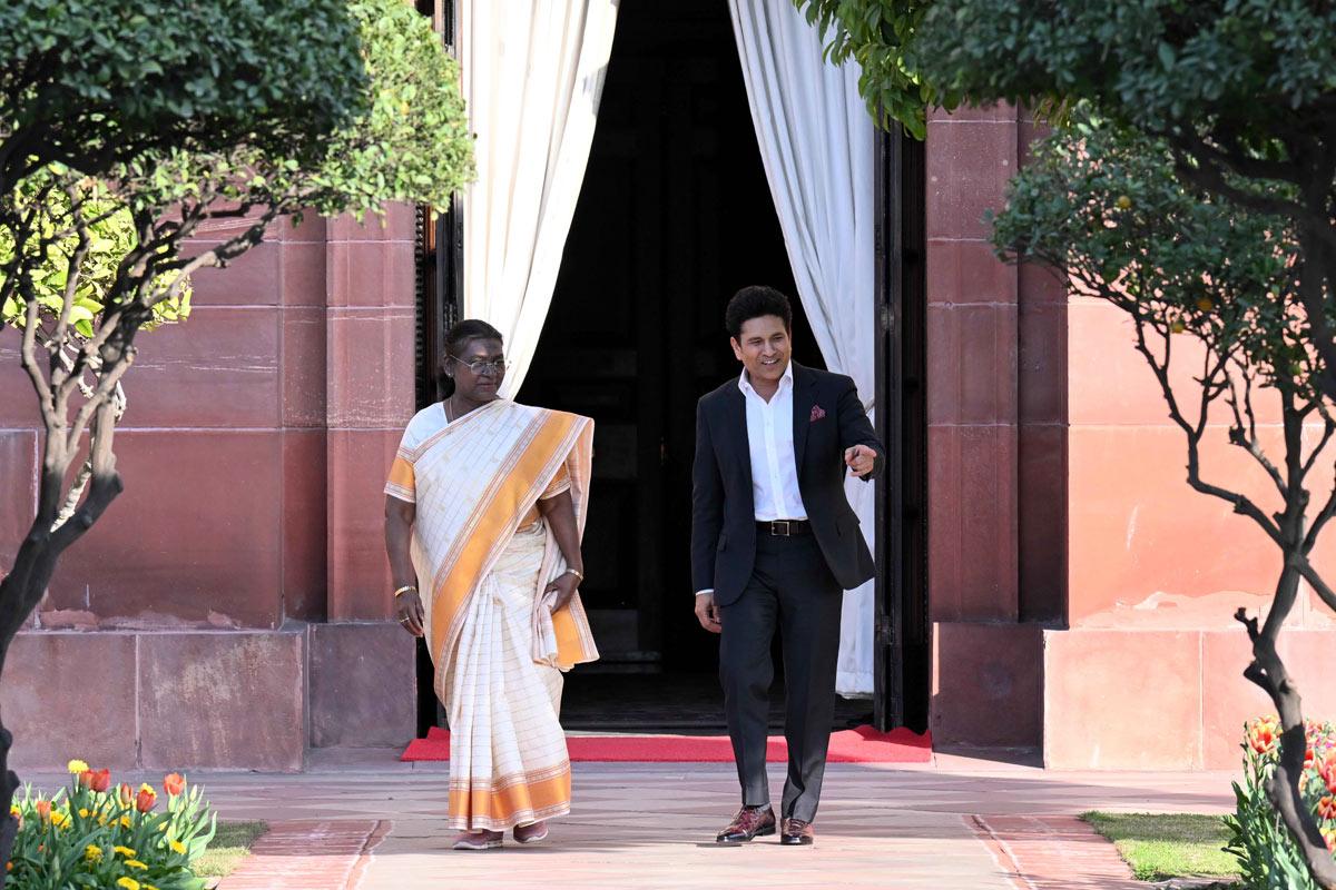 Sachin Tendulkar with President Droupadi Murmu