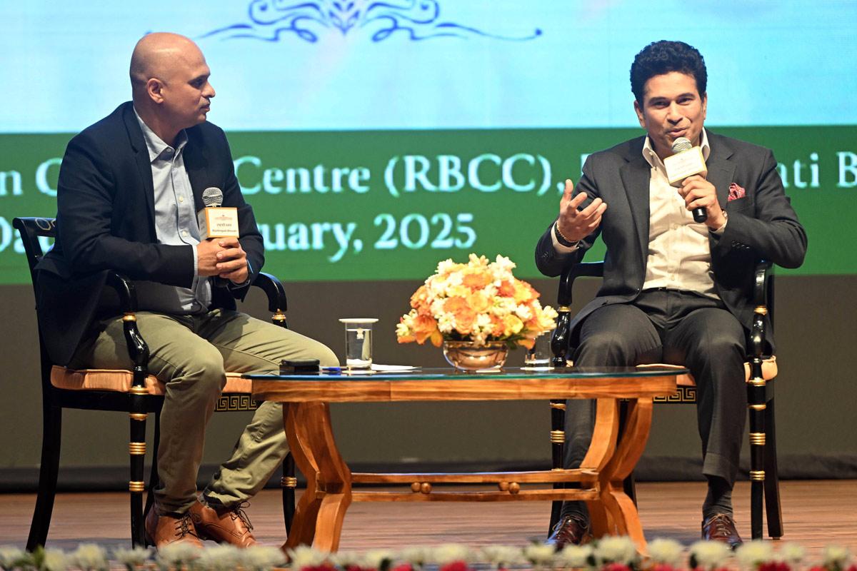 Sachin Tendulkar with President Droupadi Murmu