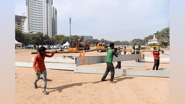 Preparations for the ceremony at Ramlila Maidan