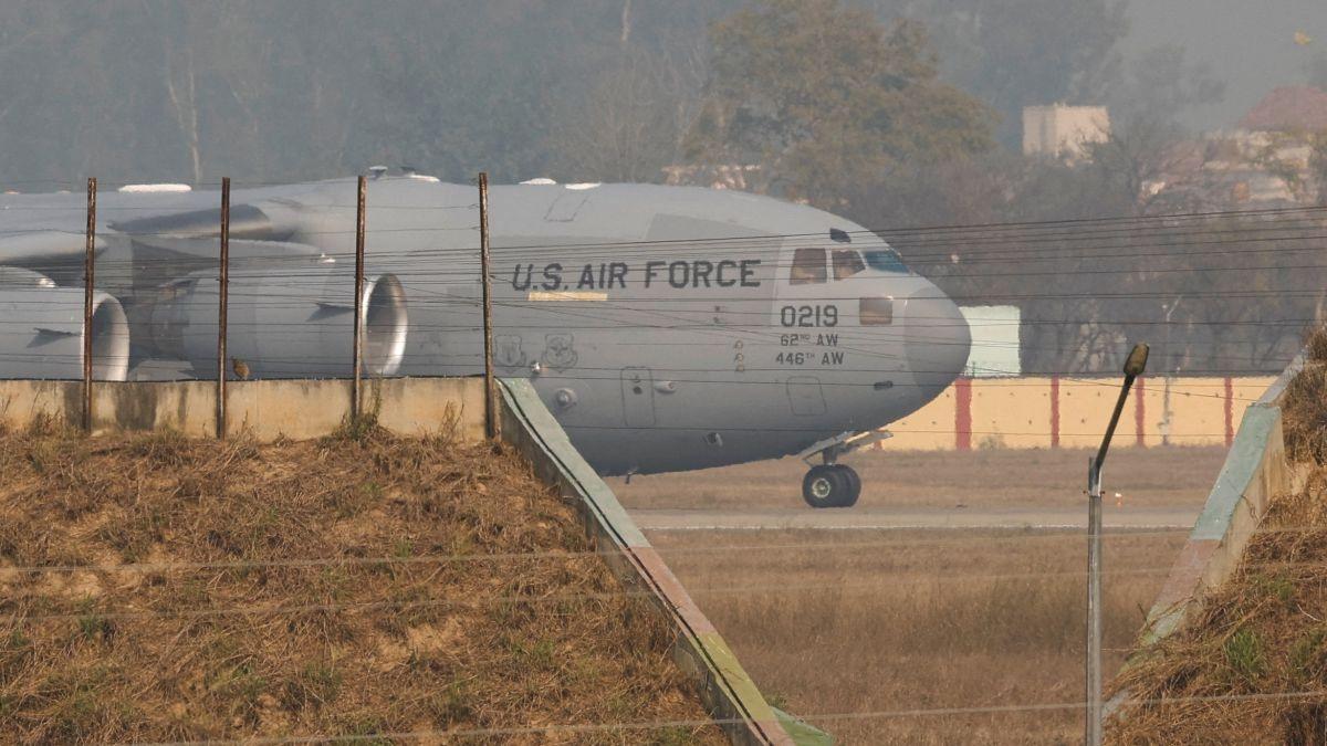 US air force plane carrying the 1st batch of deportees. File pic