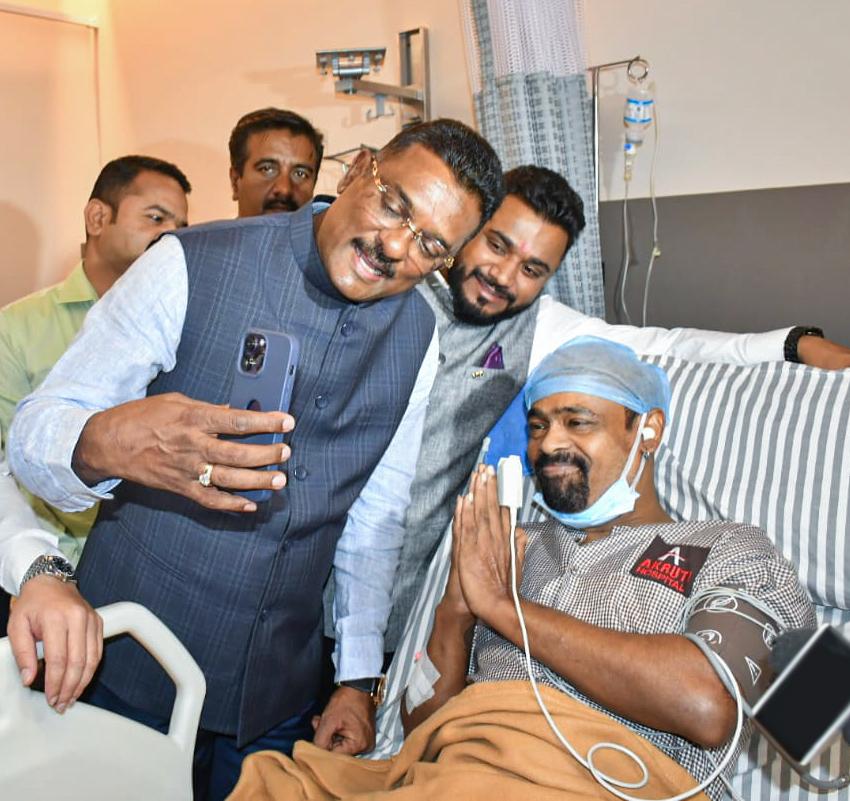 Vinod Kambli gets emotional while speaking with Kapil Dev on a video call while in hospital on Wednesday. Kambli was later in the day discharged from hospital