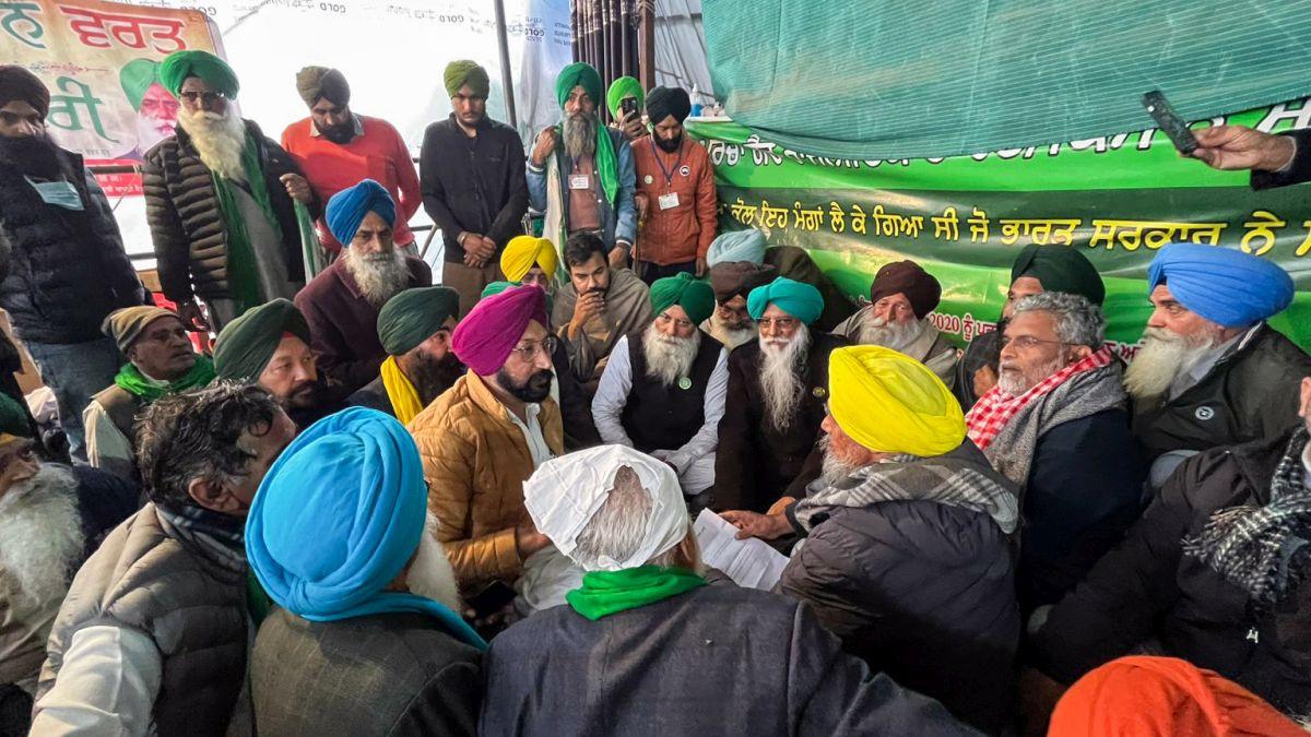 Deadlock continues as 111 farmers sit on fast-unto-death