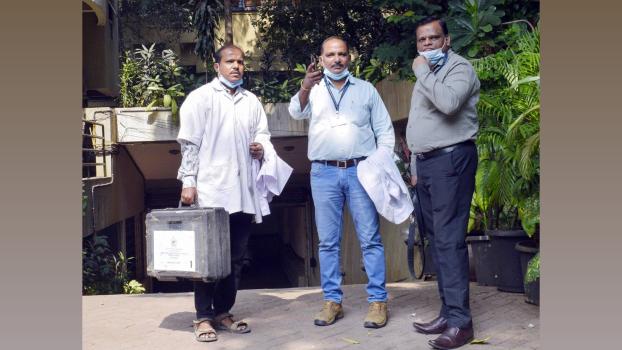 Forensic team at Saif's apartment. Pic: ANI