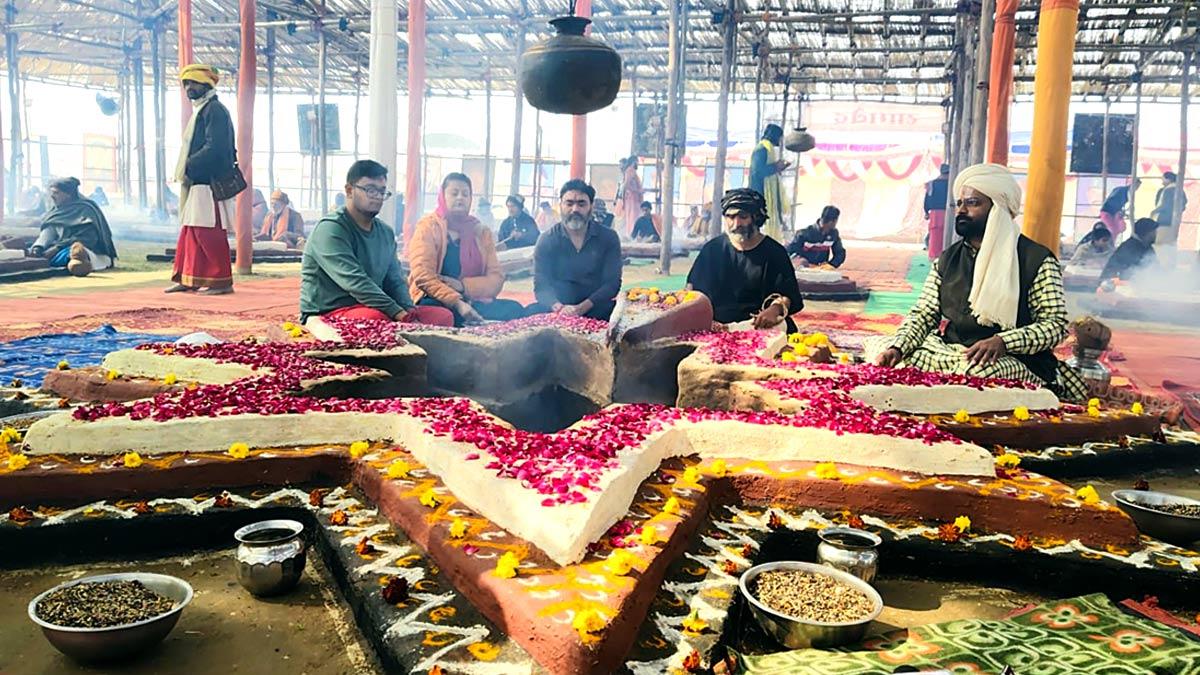 Maha Kumbh Mela 2025: Havan honors brave martyrs.