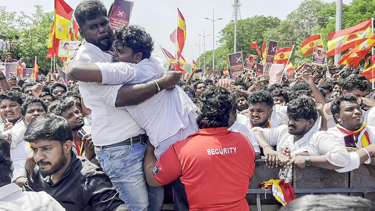 Tamilaga Vettri Kazhagam cadres being rescued and taken to the hospital after several of them fell prey to the scorching heat and dehydration