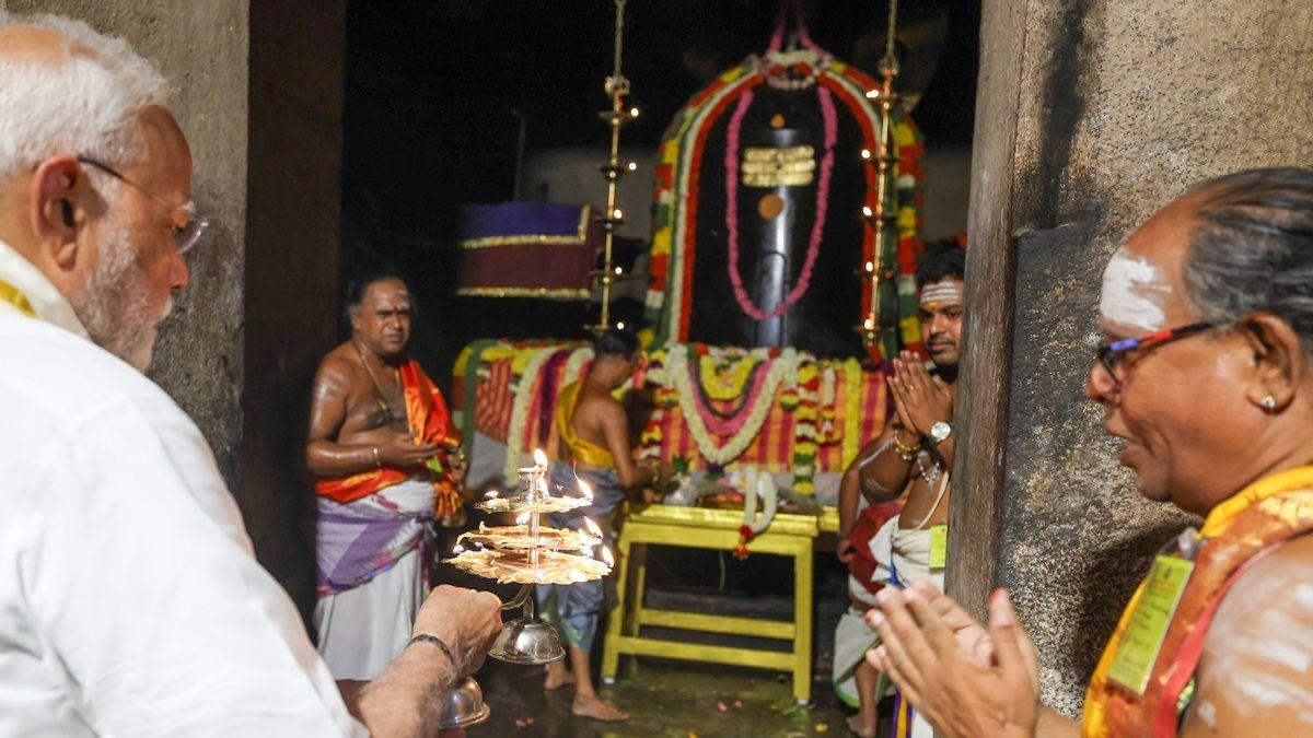 Prime Minister Narendra Modi offers prayers at Gangaikonda Cholapuram Temple, in Ariyalur on Sunday Prime Minister Narendra Modi offers prayers at Gangaikonda Cholapuram Temple, in Ariyalur on Sunday