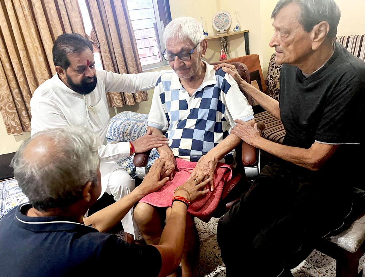 AI 171 Crash: Captain Sabharwal's Grief Stricken Father - Rediff.com
