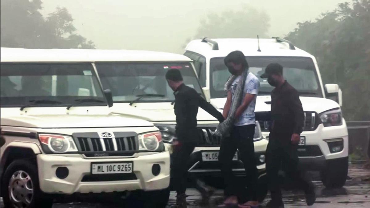 Honeymoon murder: Meghalaya cops visit Sonam's maternal home, quiz kin ...