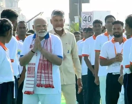 PM Narendra Modi interacts with participants at the Yoga session in Visakhapatnam/ANI on X