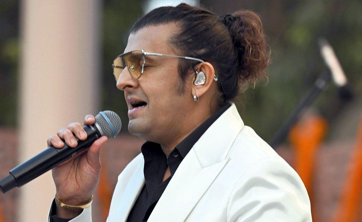 Sonu nigam issues apology hours after justifying his remarks - rediff. Com