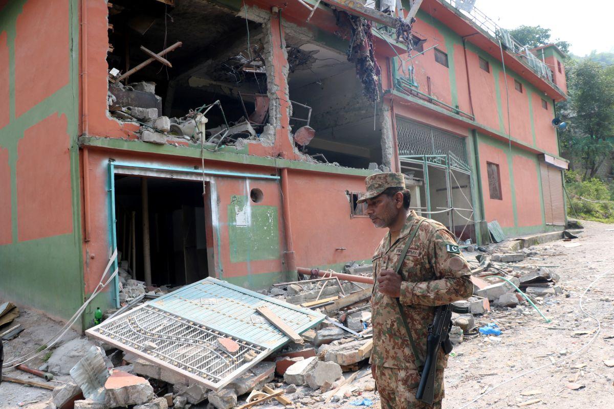 'Pakistan Army Officers Are Laat Sahabs'