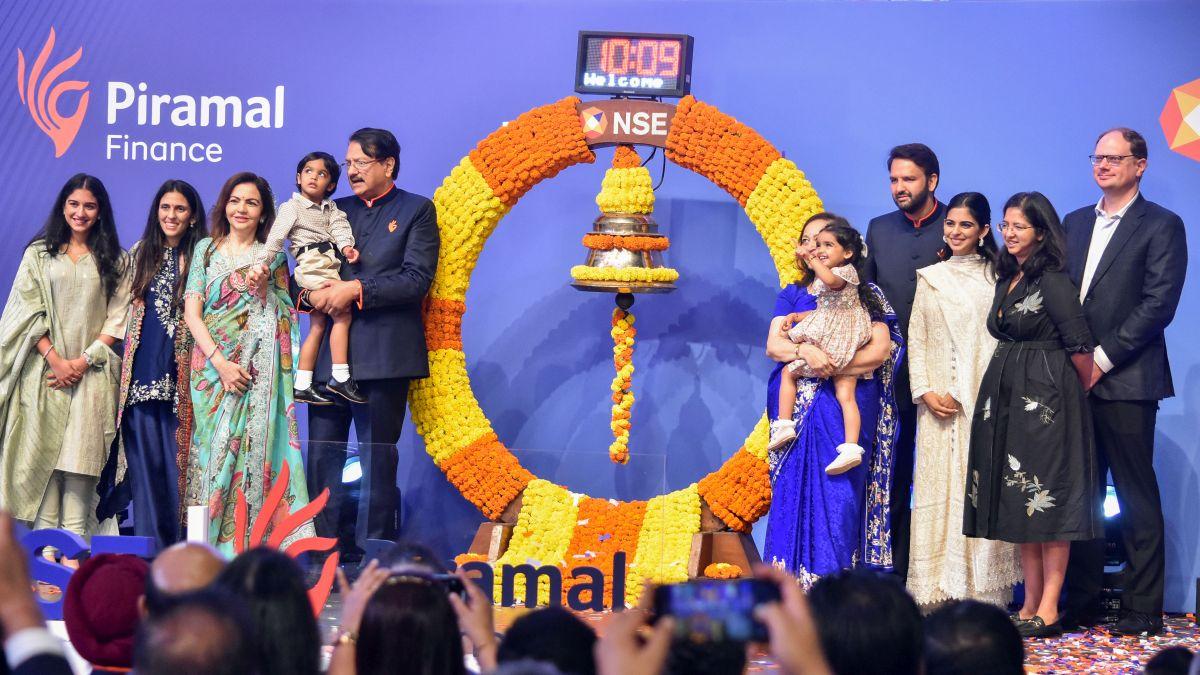 Chairman of Piramal Group Ajay Piramal and Reliance Foundation Founder and Chairperson Nita Ambani, with their family members, during the Piramal Finance's listing ceremony at National Stock Exchange, BKC, in Mumbai on Friday. (ANI Photo)