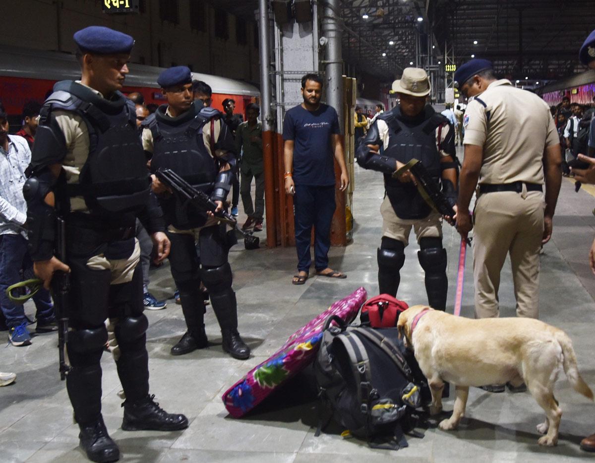High security at CSMT in Mumbai. Pic: Sahil Salvi
