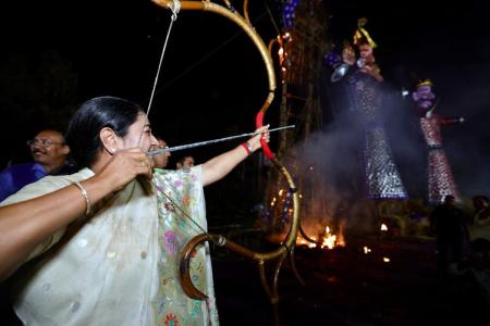 Delhi Chief Minister Rekha Gupta participates in Ravan Dahan at Luv Kush Ramleela, Red Fort Delhi Chief Minister Rekha Gupta participates in Ravan Dahan at Luv Kush Ramleela, Red Fort