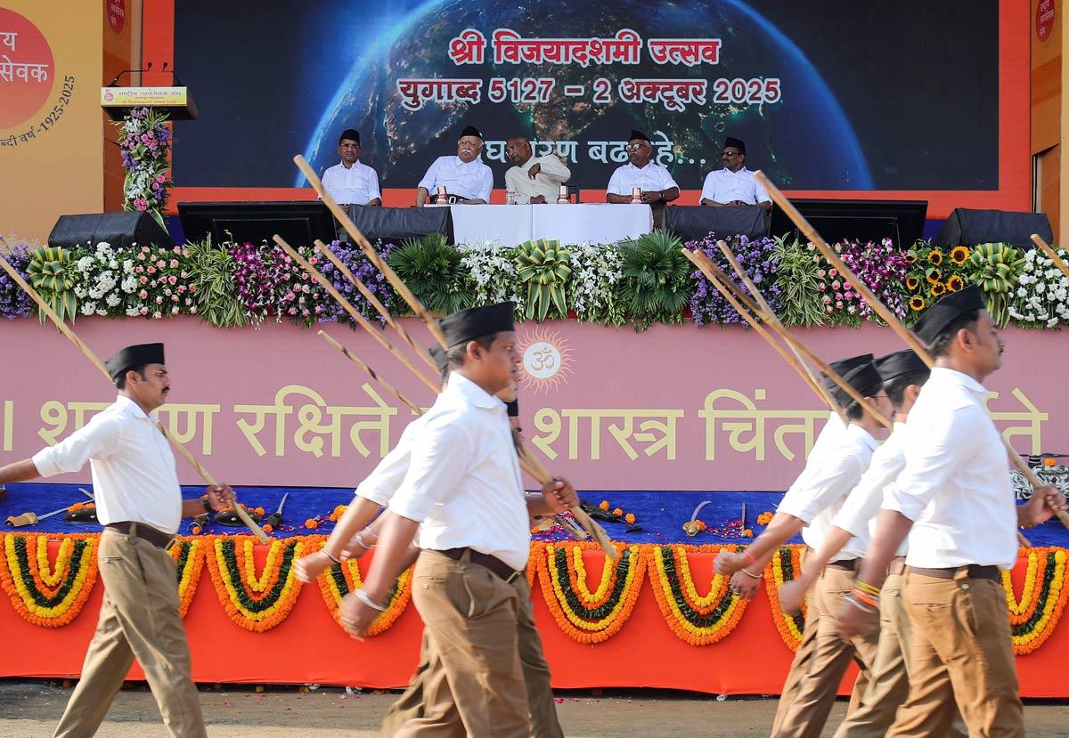 Former President Ram Nath Kovind and RSS chief Mohan Bhagwat, during the centenary celebrations of the RSS on Vijayadashami
