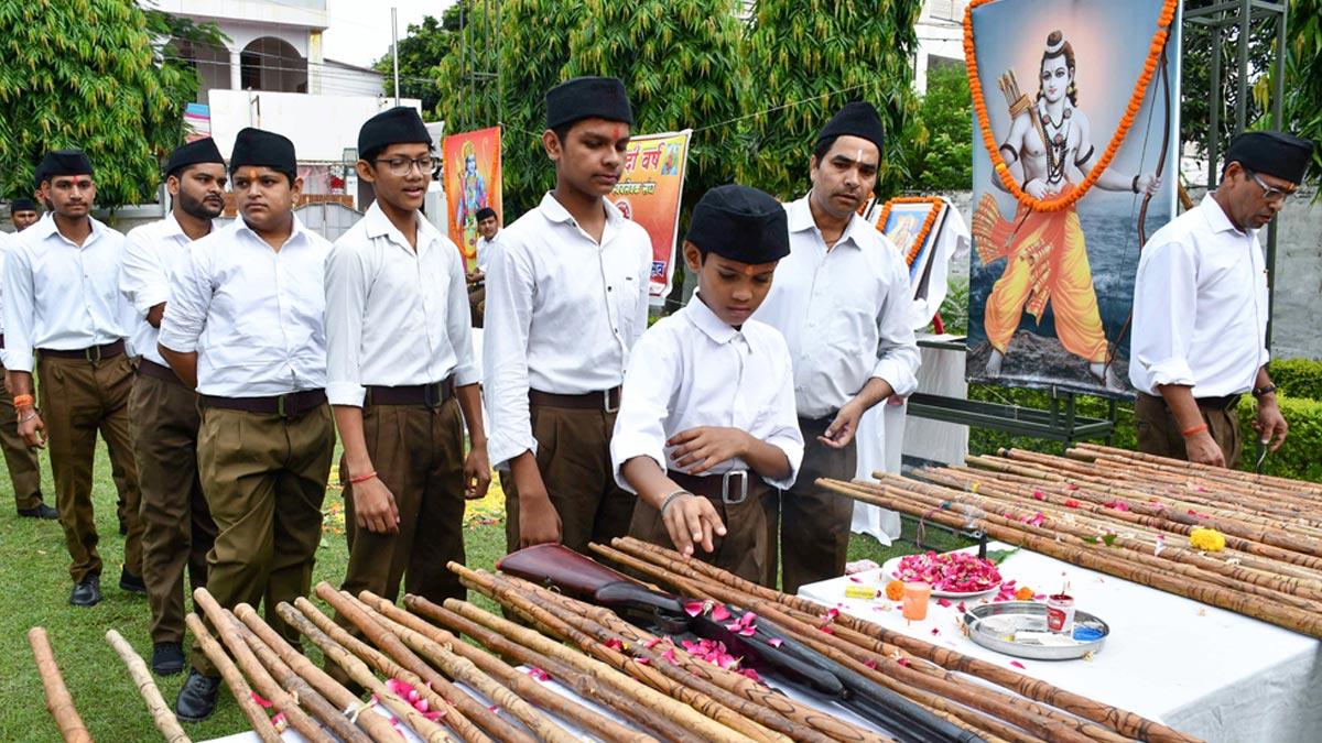 RSS志願者在prayagraj的Vijayadashami之際