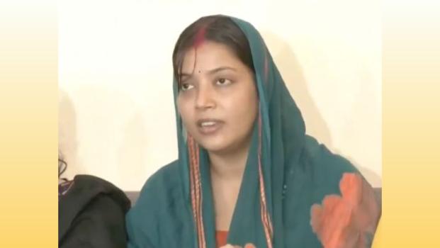 A video grab of Pawan Singh's wife shared by Tejashwi Yadav