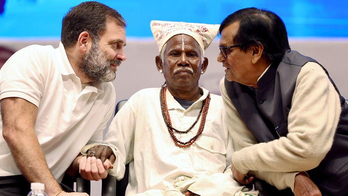 Rahul Gandhi with Dashrath Manjhi's son Bhagirath Manjhi at the 'Samvidhan Suraksha Sammelan', at Bapu Sabhaghar in Patna