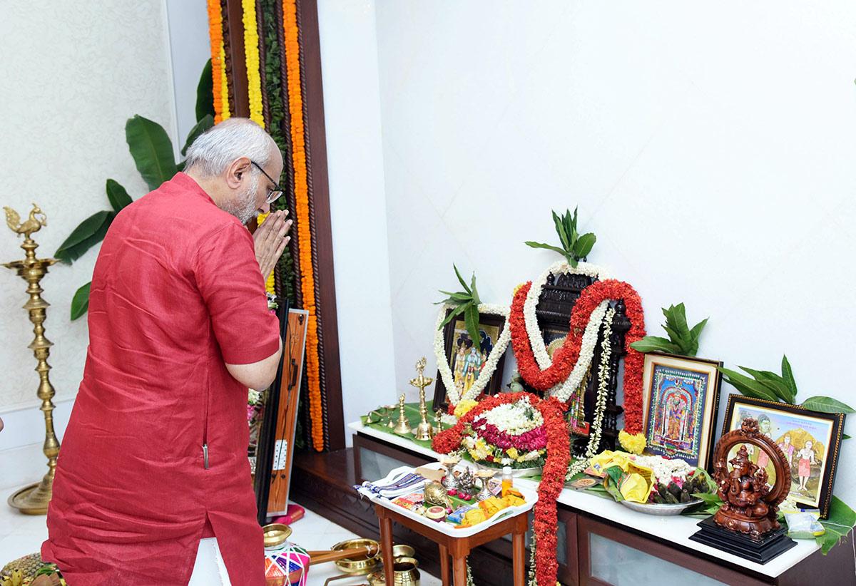 Vice President CP Radhakrishnan offers prayers at the Vice President's Enclave