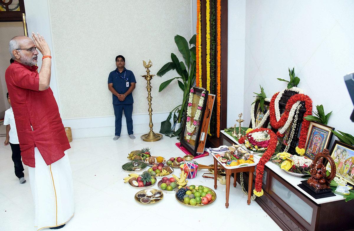 Vice President CP Radhakrishnan offers prayers at the Vice President's Enclave