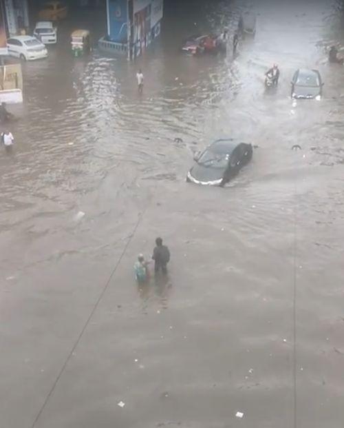 The 7-point crossing at Park Circus, Kolkata