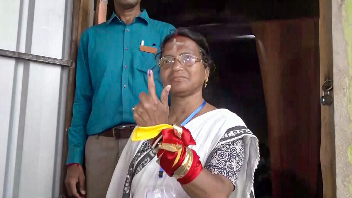 RG Kar doc's mother votes