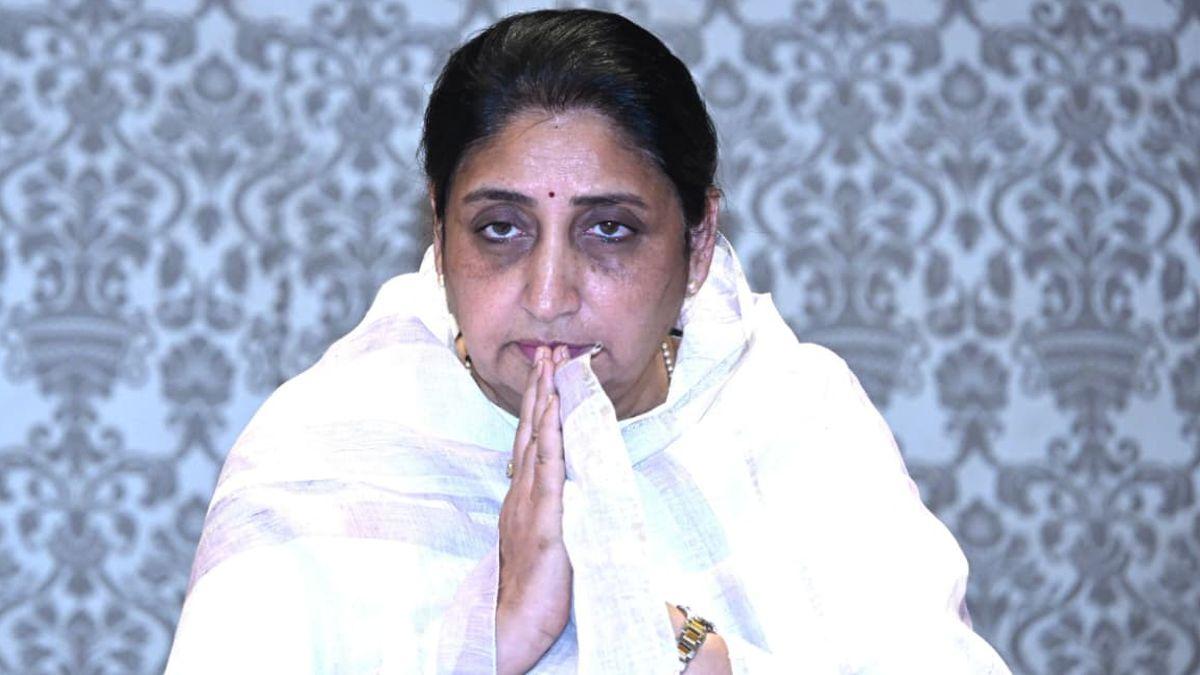 rediff.com - Rediff News - Pawar heads to Mumbai; Sunetra in Baramati amid merger buzz