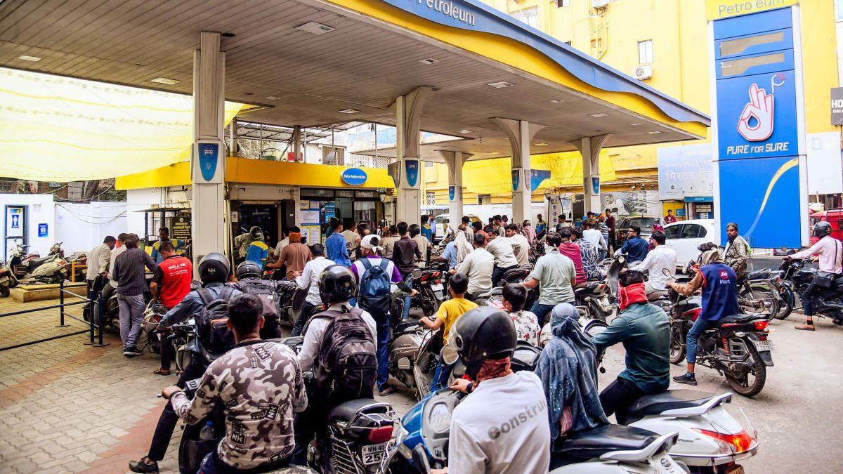 rediff.com - Rediff News - India's pvt fuel retailer hikes petrol price by Rs 5/litre