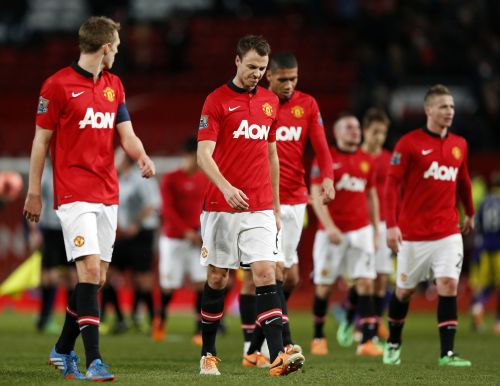 Manchester United team walks off the pitch after losing a game