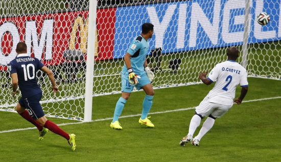 Goalkeeper Noel Valladares of Honduras and teammate Osman Chavez watch as France's Karim Benzema (No 10) scores