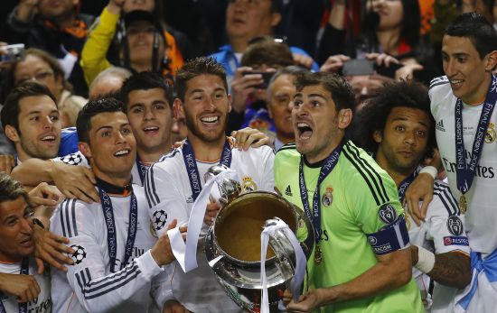 Iker Casillas lifts the Champions League trophy