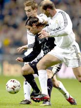 Real Madrid's Borja (L) and Zinedine Zidane (R) try intercept Albacete's Pablo Garcia