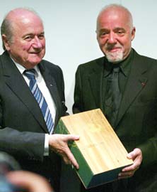 FIFA president Joseph Blatter (L) and Brazilian writer Paulo Coelho.