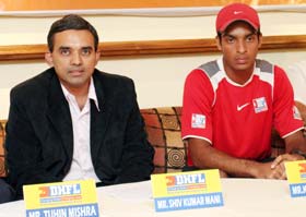 Karan Rastogi with DHFL representative Tuhin Mishra