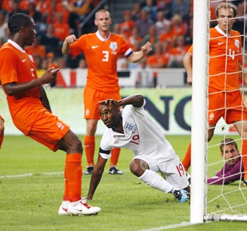 Jermain Defoe (centre) scores against the Netherlands