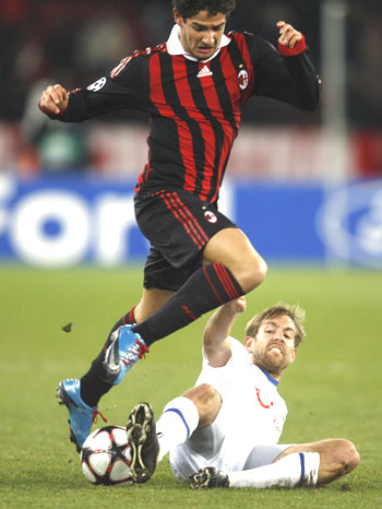FC Zurich's Hannu Tihinen (right) challenges AC Milan's Pato