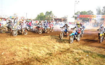 Riders kick-start the competition in the 155cc Novice Class