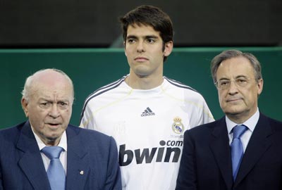 Kaka is seen with Real president Florentino Perez (left) and honorary president Alfredo di Stefano