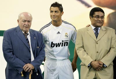 Cristiano Ronaldo stands between Real Madrid's honorary president Alfredo Di Stefano (left) and Portuguese legend Eusebio