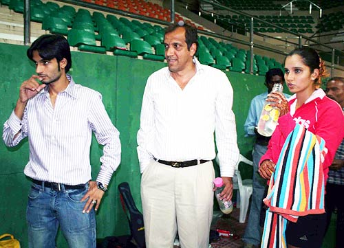 Sania's father Imran (centre) with the couple